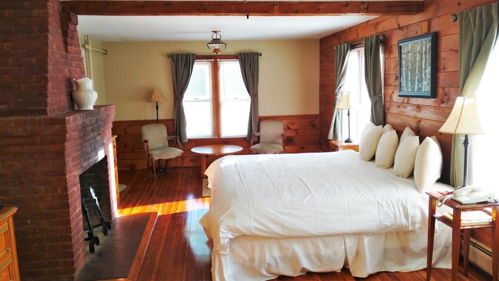 Woodbound Inn Rindge Ngoại thất bức ảnh