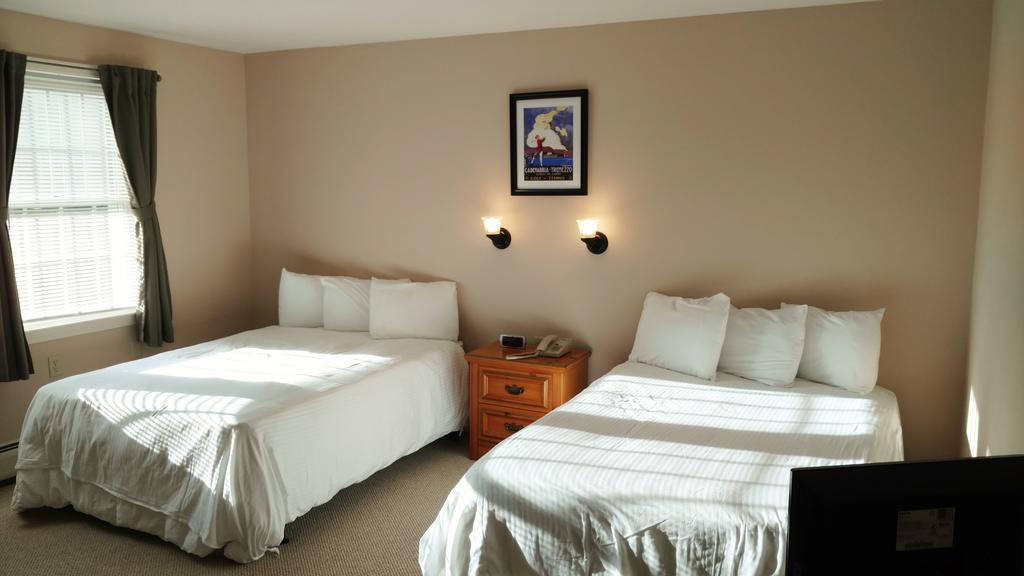 Woodbound Inn Rindge Ngoại thất bức ảnh